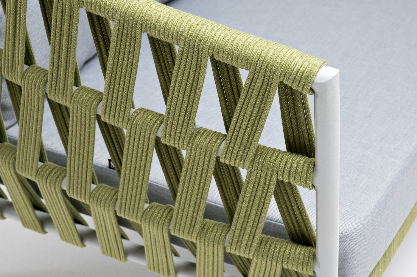 фото "диего" диван 2-местный плетеный из роупа, каркас алюминий светло-серый (ral7035) муар, роуп салатовый меланж круглый, ткань светло-серая