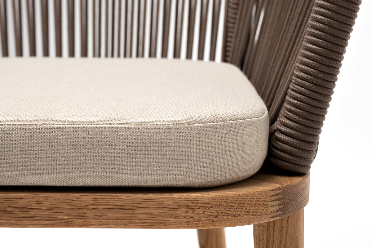 фото "марсель" стул плетеный из роупа, основание дуб, роуп коричневый круглый, ткань бежевая 15052