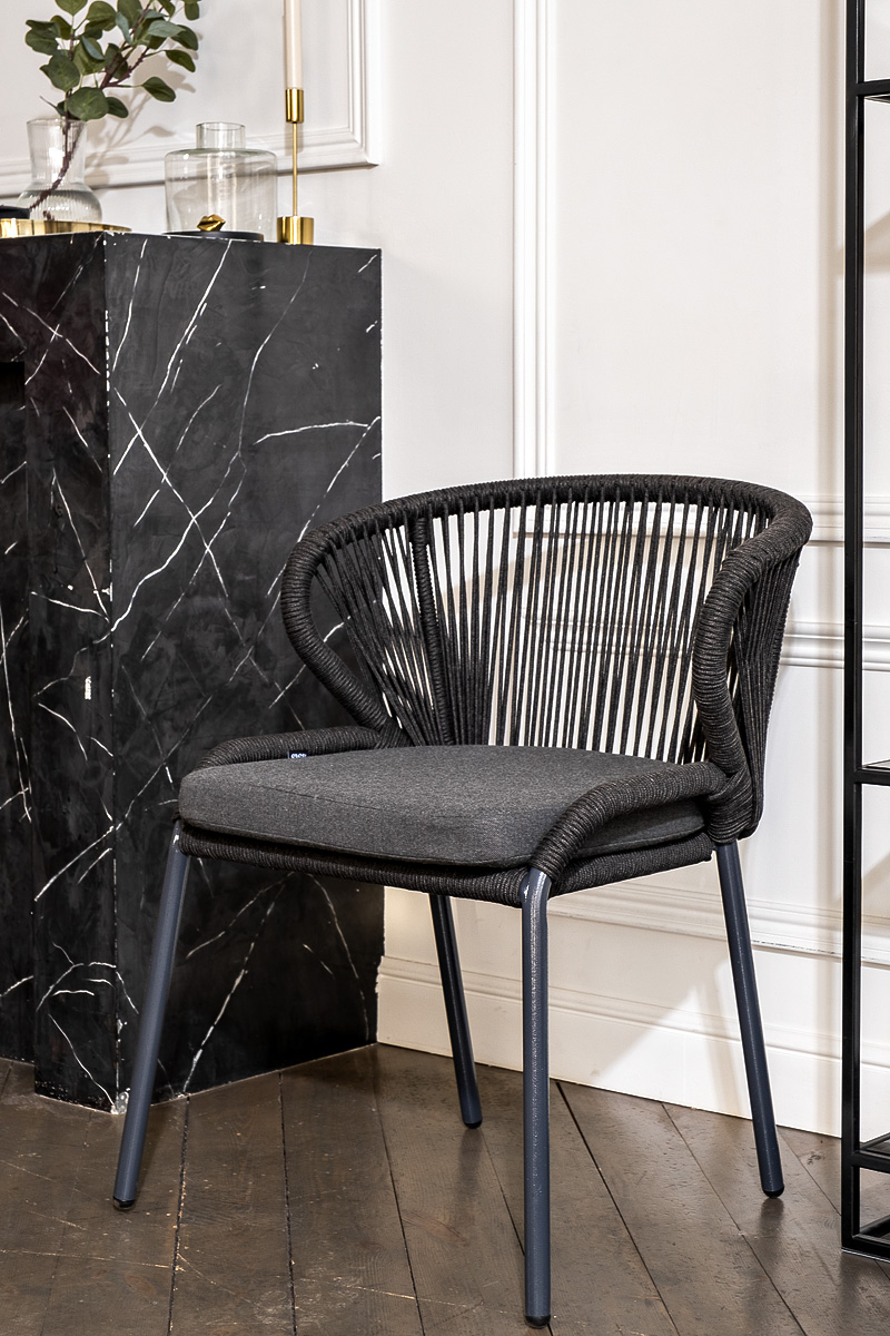 фото "венето" обеденная группа на 4 персоны со стульями "милан", каркас темно-серый, роуп темно-серый