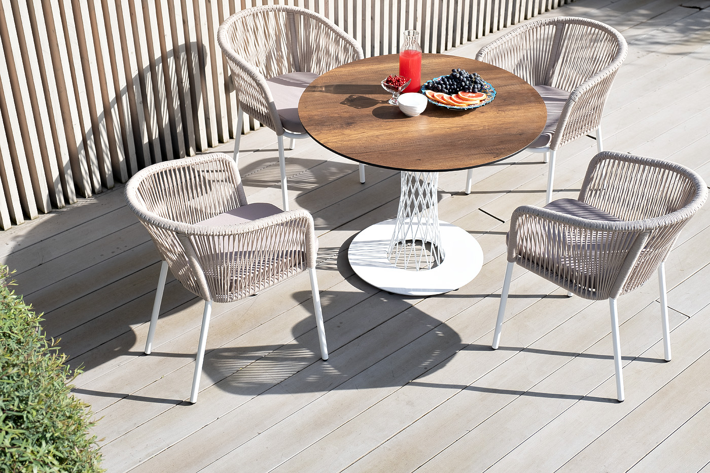 фото "диего" обеденный стол из hpl круглый ø100см, цвет "дуб", каркас белый