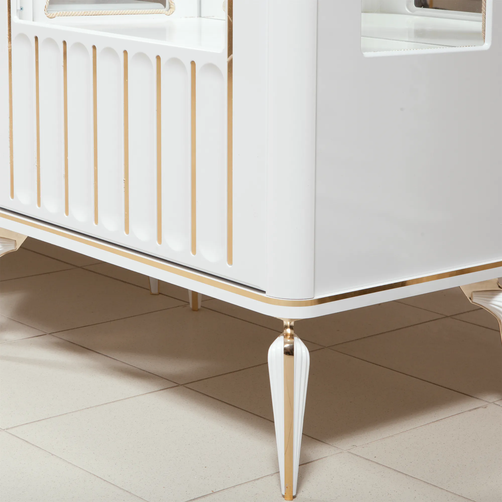 фото шкаф-витрина 2-х дв. стамбул