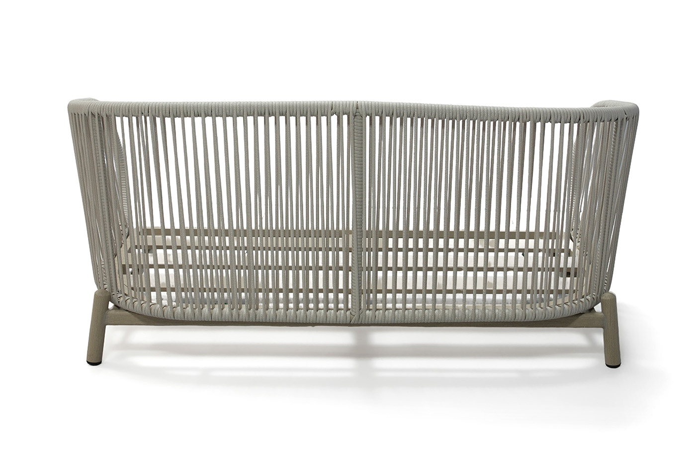 фото "прато" диван двухместный из искусственного ротанга, цвет светло-серый, каркас под дерево (холодно-бежевый)