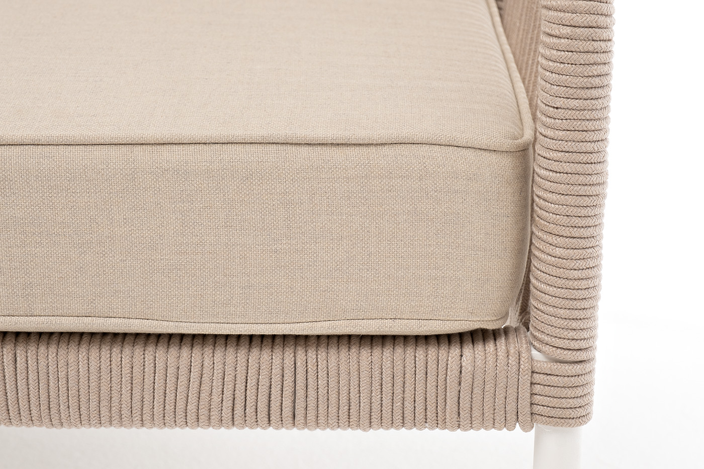 фото "канны" левый модуль плетеный из роупа, каркас алюминий белый муар, роуп бежевый круглый, ткань бежевая 15052