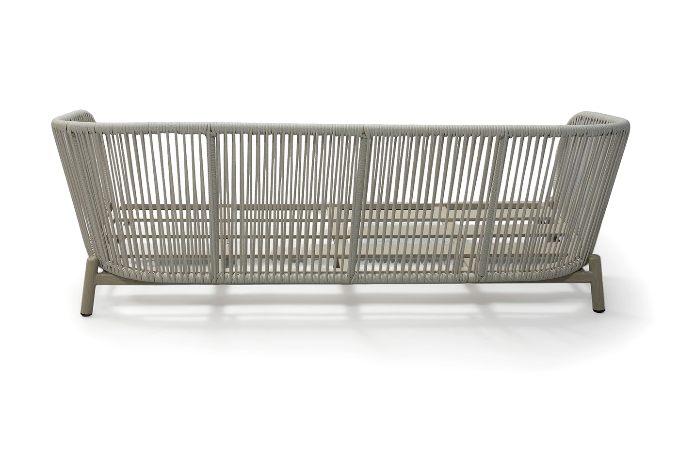 фото "прато" диван трехместный из искусственного ротанга, цвет светло-серый, каркас под дерево (холодно-бежевый)