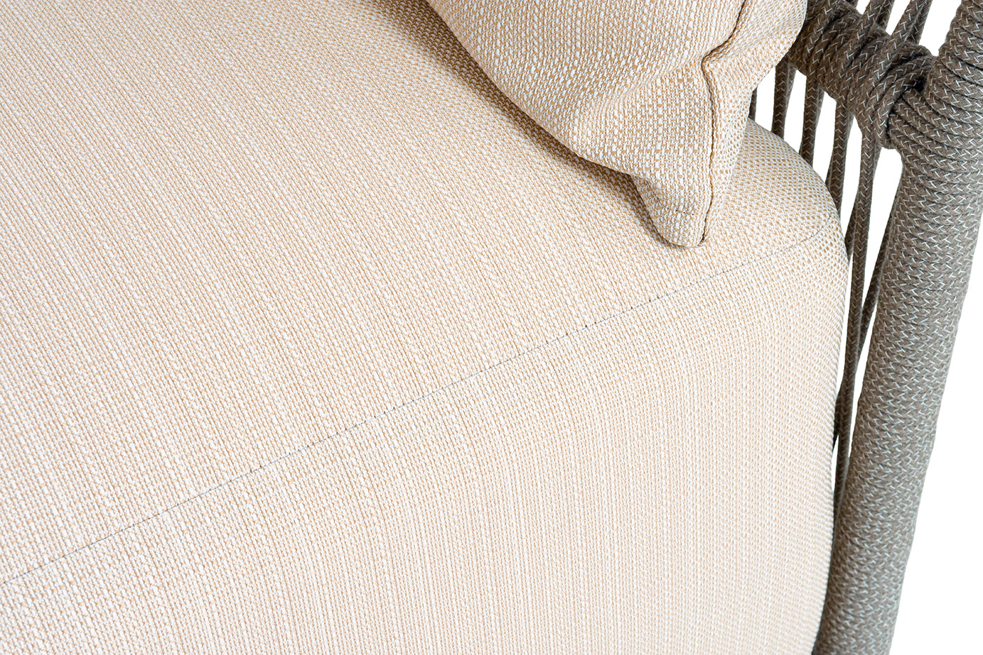 фото "лугано" диван 3-местный плетеный из роупа, каркас алюминий светло-серый (ral7035) муар, роуп серый меланж круглый, ткань mossle светло-бежевая