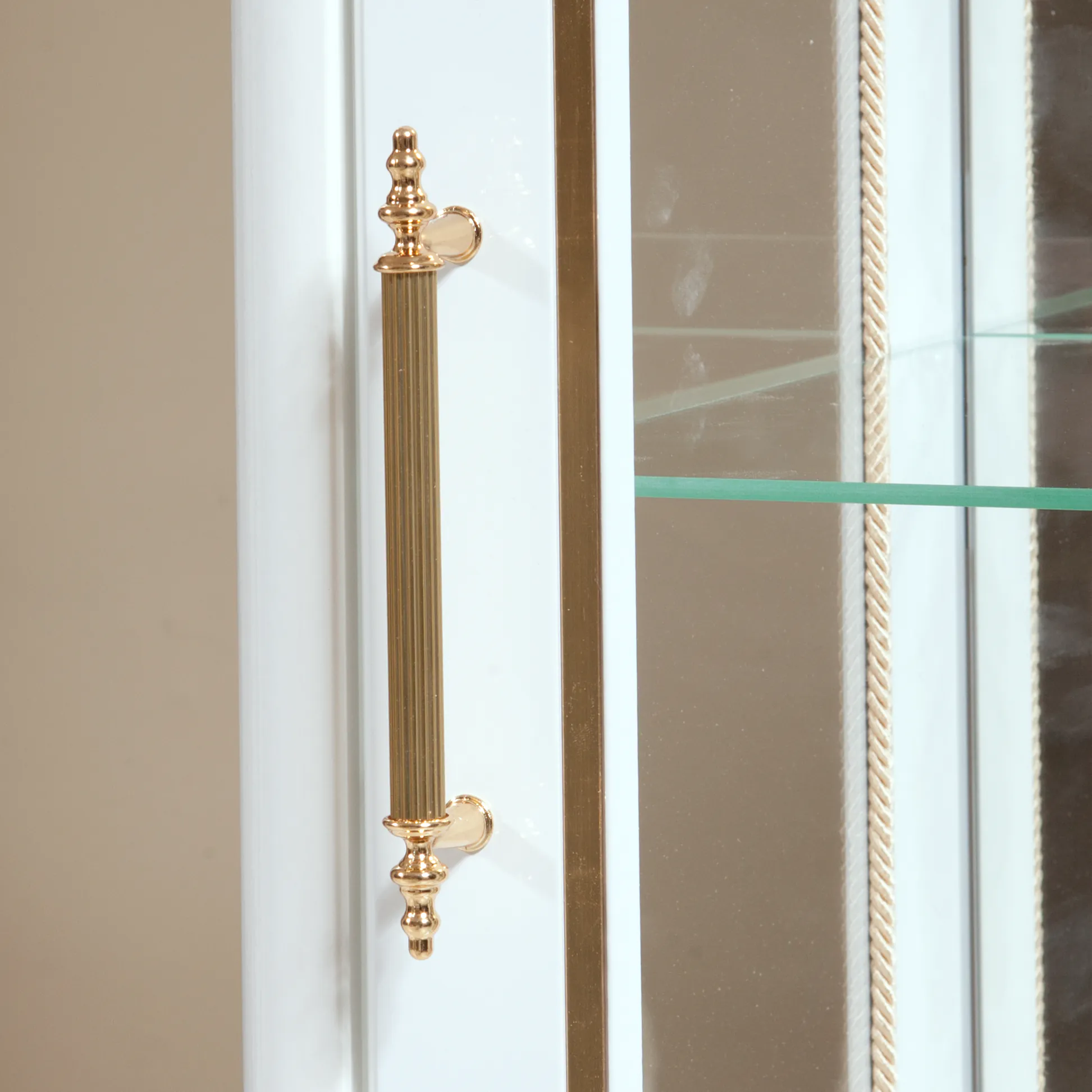 фото шкаф-витрина 1 дв. стамбул