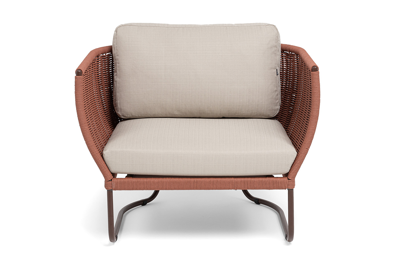 фото "фиджи" кресло плетеное из роупа, каркас алюминий коричневый (ral8016) муар, роуп красный (8372) круглый tex, ткань mossle бежевая