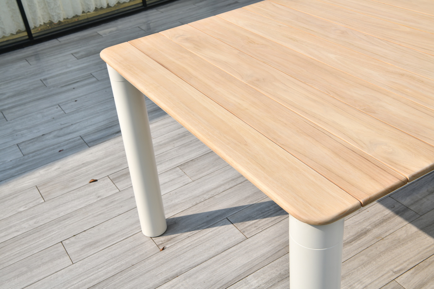 фото "прага" обеденный стол с тиковой столешницей и алюминиевым каркасом