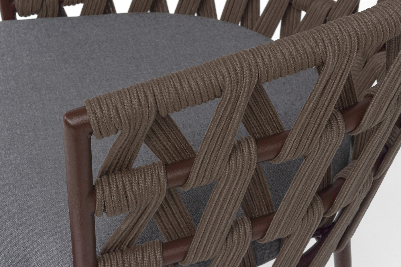 фото "диего" стул барный плетеный из роупа, каркас из стали коричневый (ral8016) муар, роуп коричневый круглый, ткань темно-серая 027