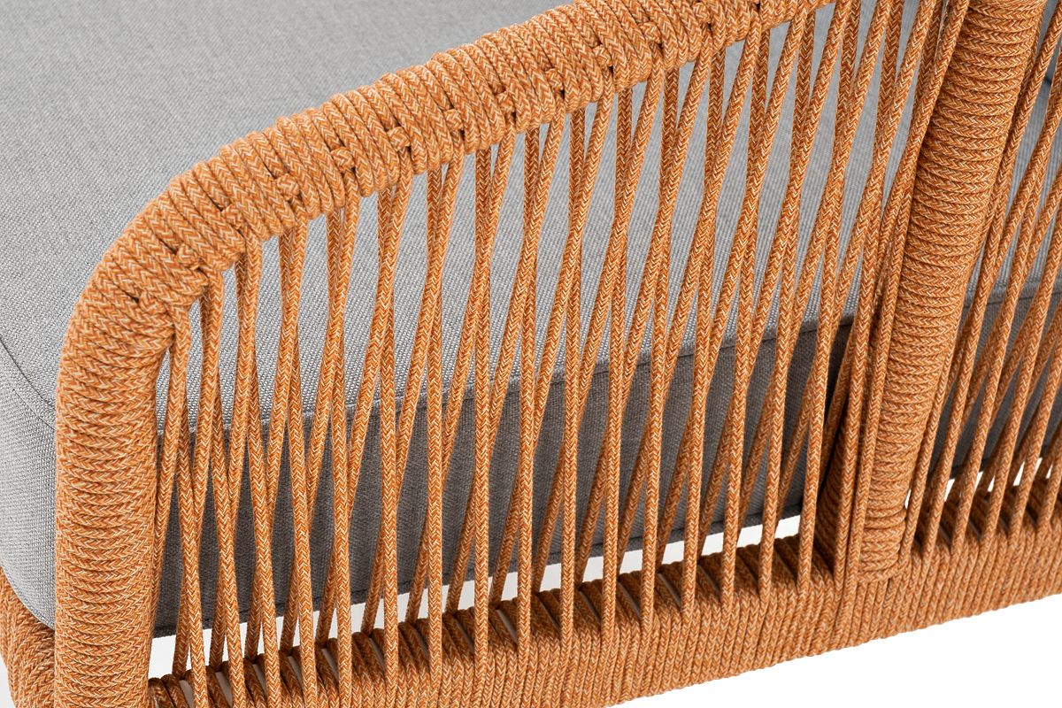 фото "канны" диван 2-местный плетеный из роупа, каркас алюминий светло-серый (ral7035) муар, роуп оранжевый меланж круглый, ткань светло-серая