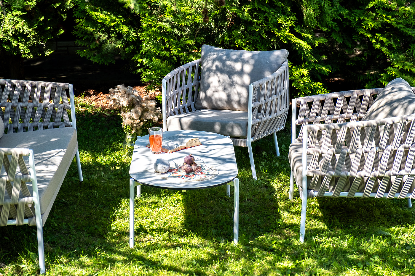 "Диего" лаунж-зона 4-местная плетеная из роупа (веревки), каркас алюминиевый белый, роуп бежевый фото "диего" лаунж-зона 4-местная плетеная из роупа (веревки), каркас алюминиевый белый, роуп бежевый