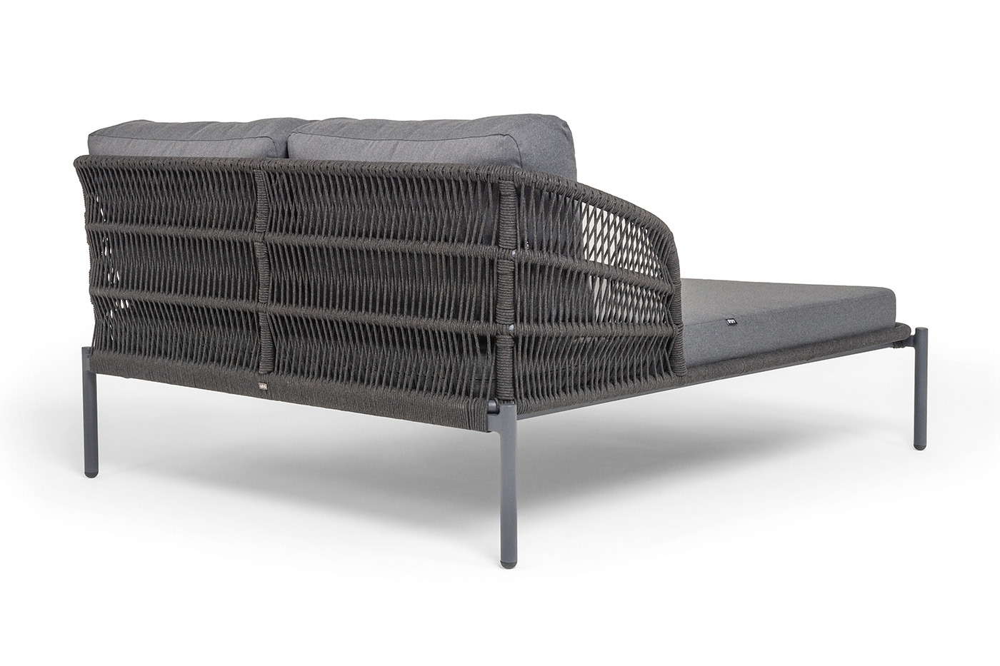 фото "позитано" лежак плетеный из роупа, каркас алюминий темно-серый (ral7024) муар, роуп темно-серый круглый, ткань темно-серая 027