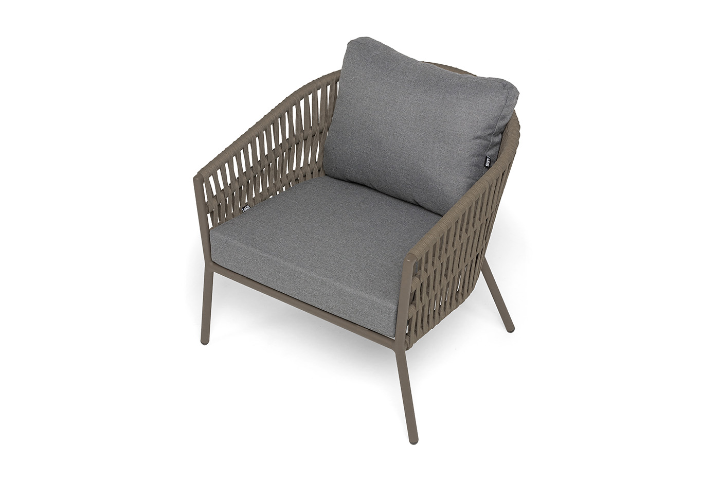 фото "комо" кресло плетеное из роупа, каркас алюминий бежево-серый (ral7006) муар, роуп серо-коричневый 23мм, ткань темно-серая 027