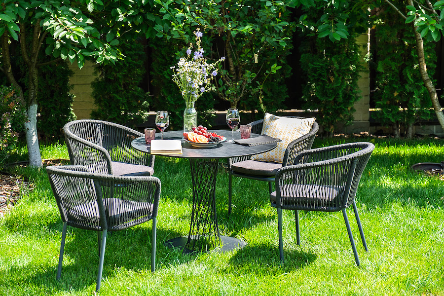 фото "диего" обеденная группа на 4 персоны со стульями "марсель", столешница "серый гранит"