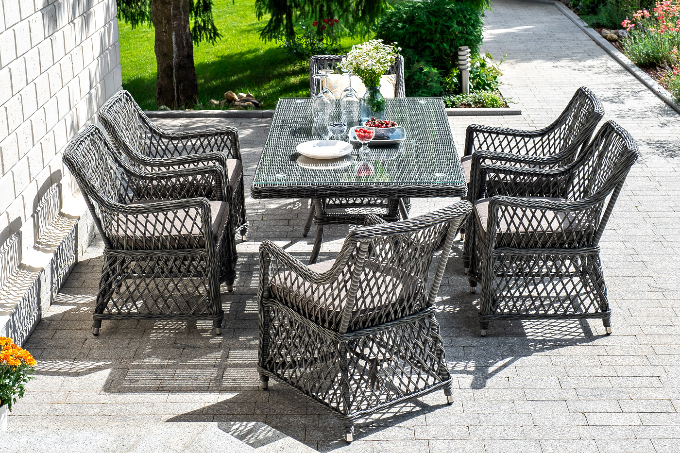 фото "латте" плетеное кресло из искусственного ротанга, цвет графит