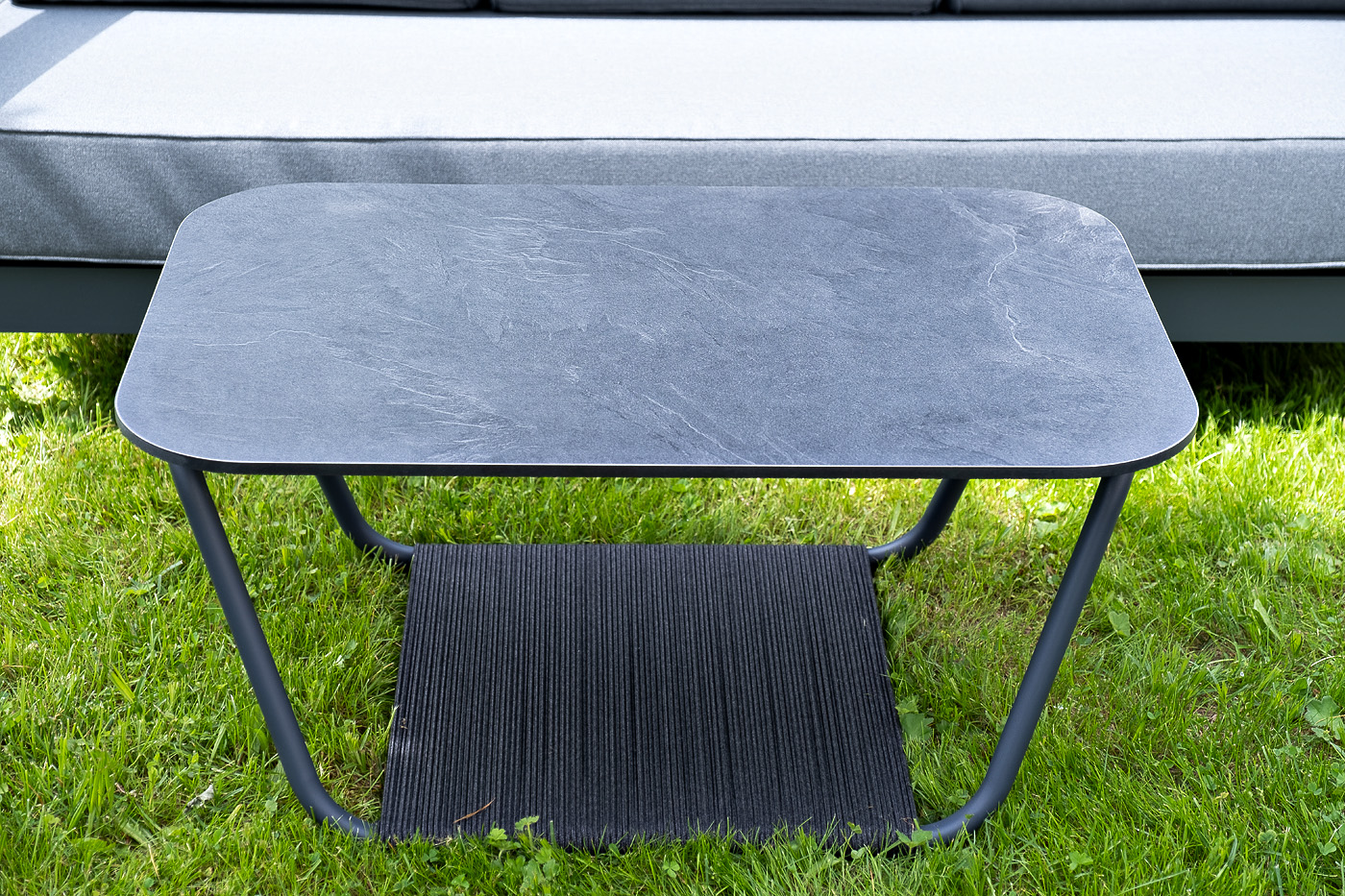 фото "гранада" лаунж-зона из алюминия со столиком из hpl