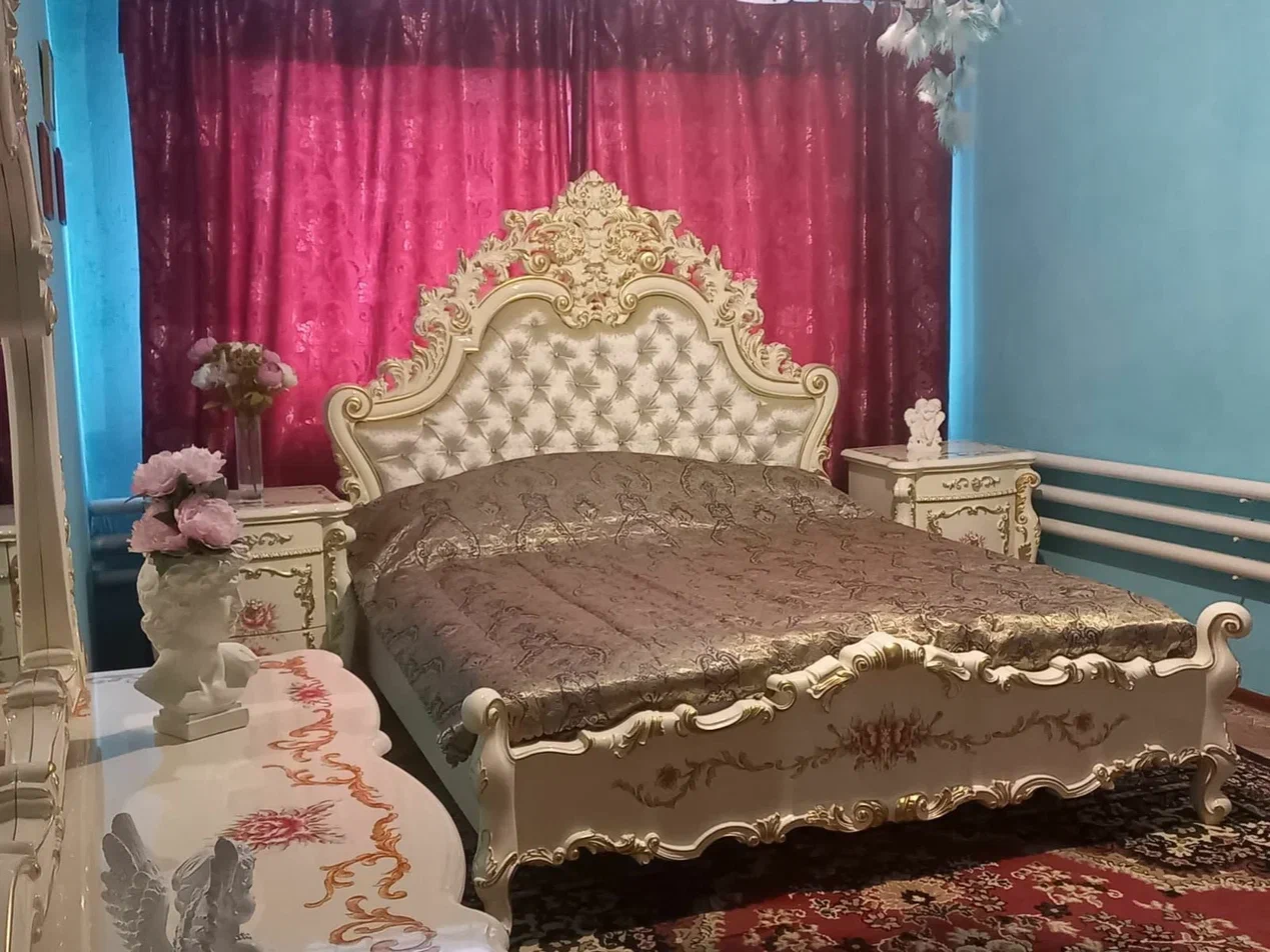 фото спальный гарнитур афина с 5-ти дв. шкафом, крем/золото