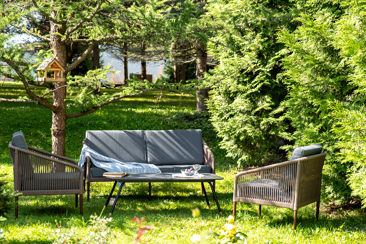 фото "канны" лаунж-зона 4-местная из роупа со столом "верона" (серый гранит), каркас алюминиевый коричневый, роуп коричневый