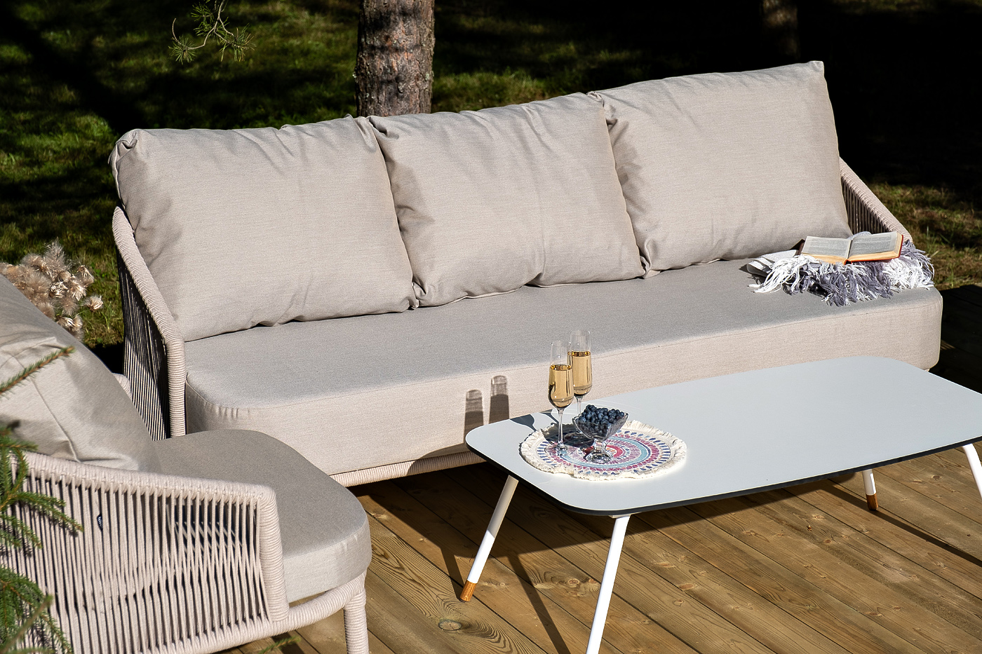 фото "верона" лаунж-зона 5-местная плетеная из роупа (веревки), каркас алюминиевый белый, роуп бежевый