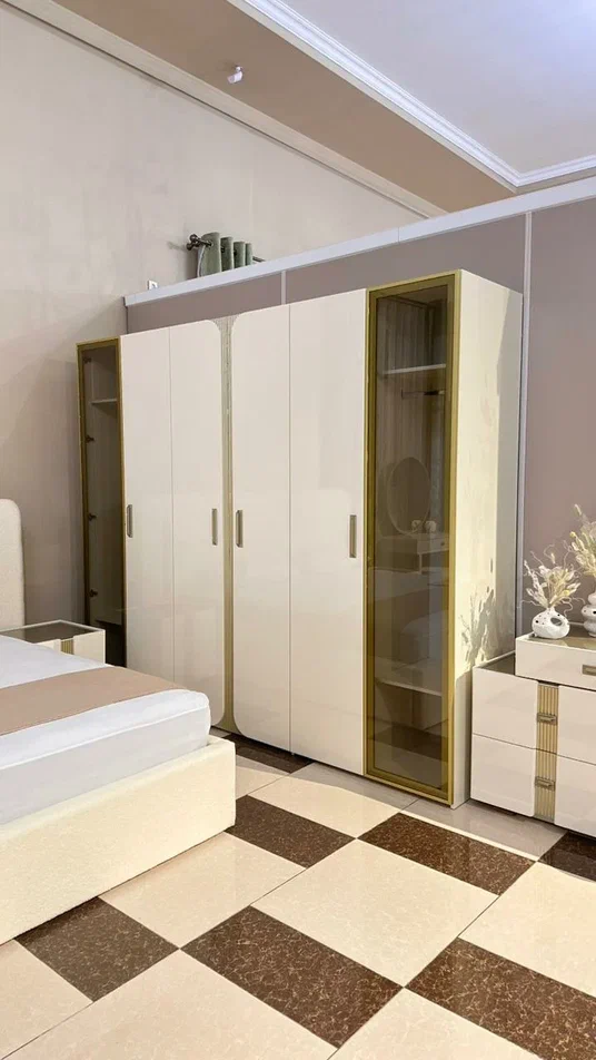 фото шкаф 6-ти дверный бордо