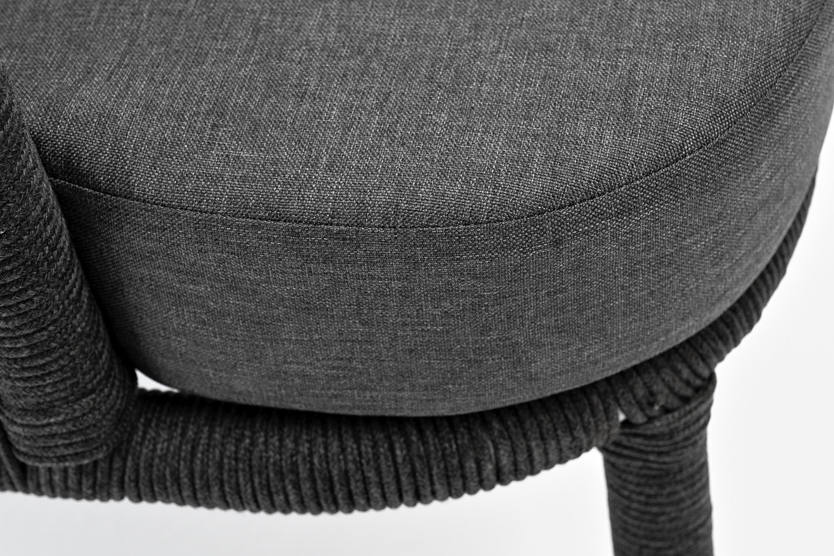 фото "верона" кресло плетеное из роупа, каркас алюминий темно-серый (ral7024) муар, роуп темно-серый круглый, ткань темно-серая 027