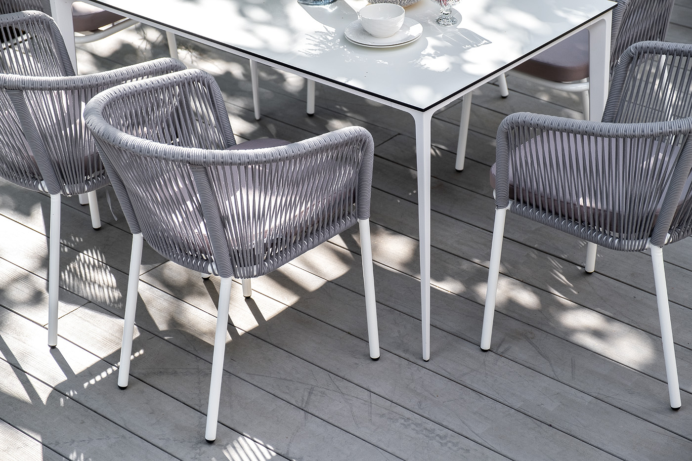 фото "малага" обеденная группа на 6 персон со стульями "марсель", каркас белый, роуп светло-серый