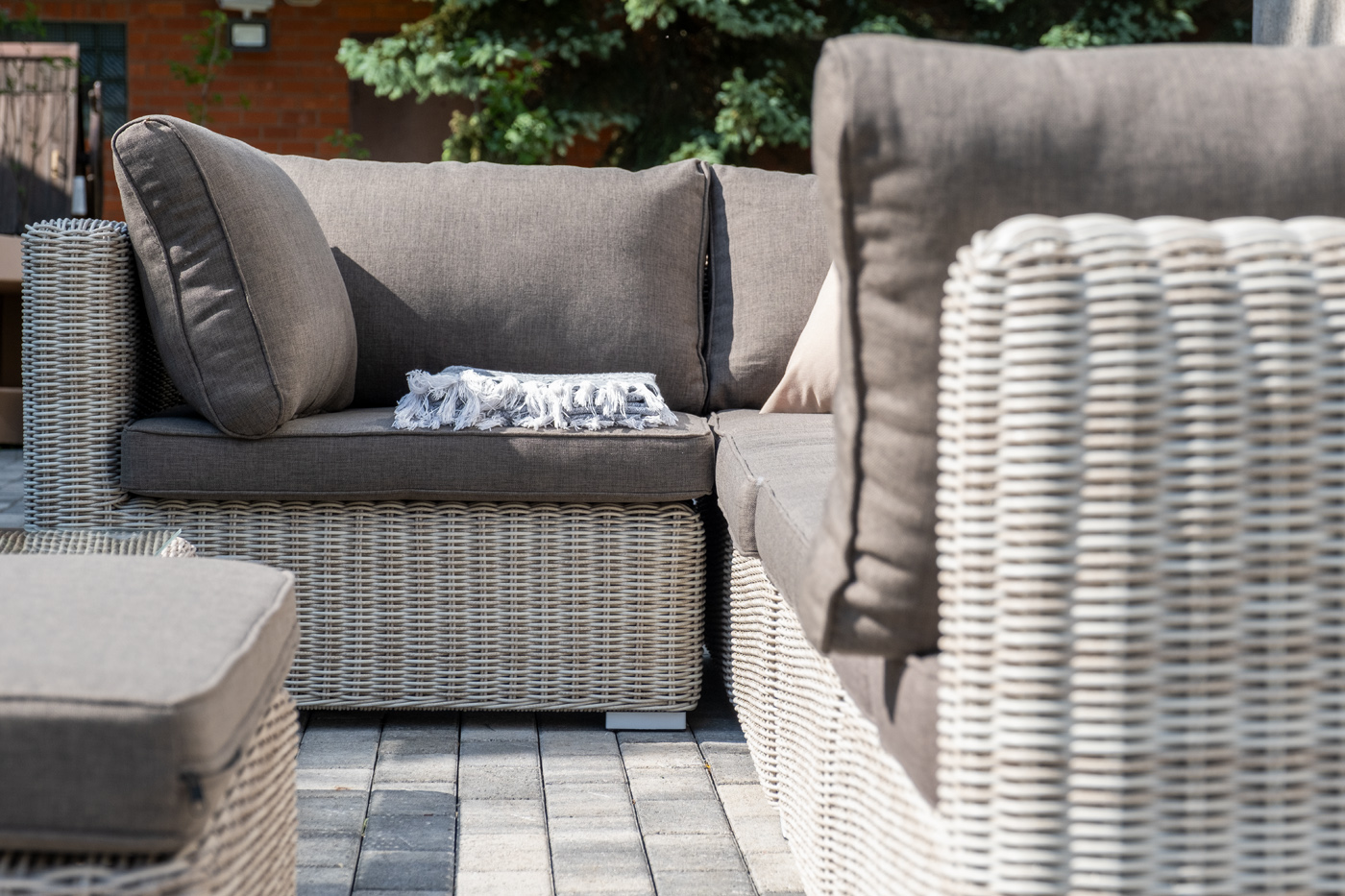 фото "лунго" трансформирующаяся лаунж-зона из искусственного ротанга, цвет бежевый