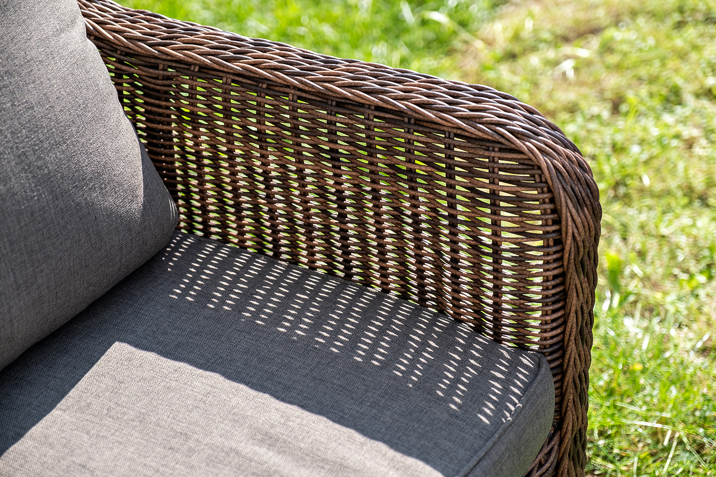 фото "гляссе" лаунж-зона из искусственного ротанга, цвет коричневый