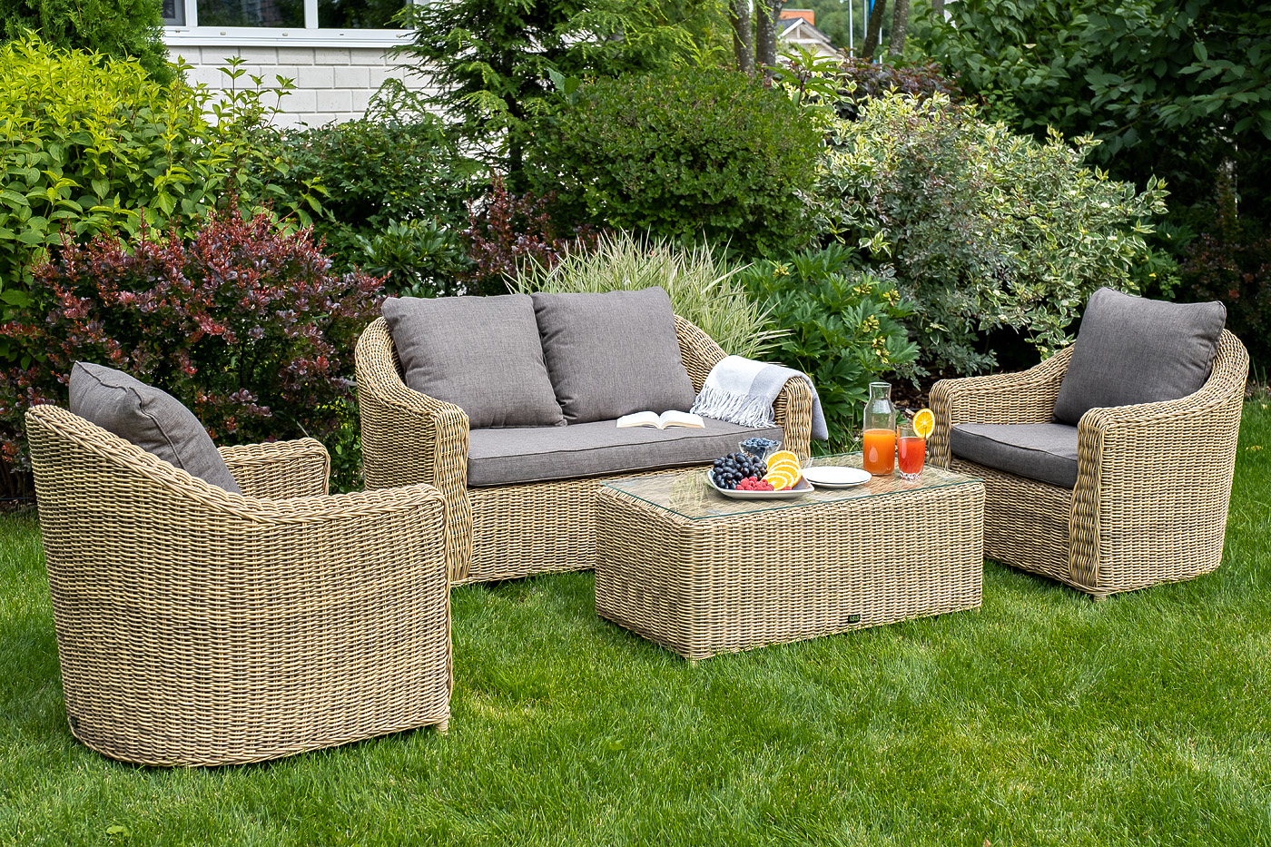 фото "кон панна" столик журнальный из искусственного ротанга, цвет соломенный