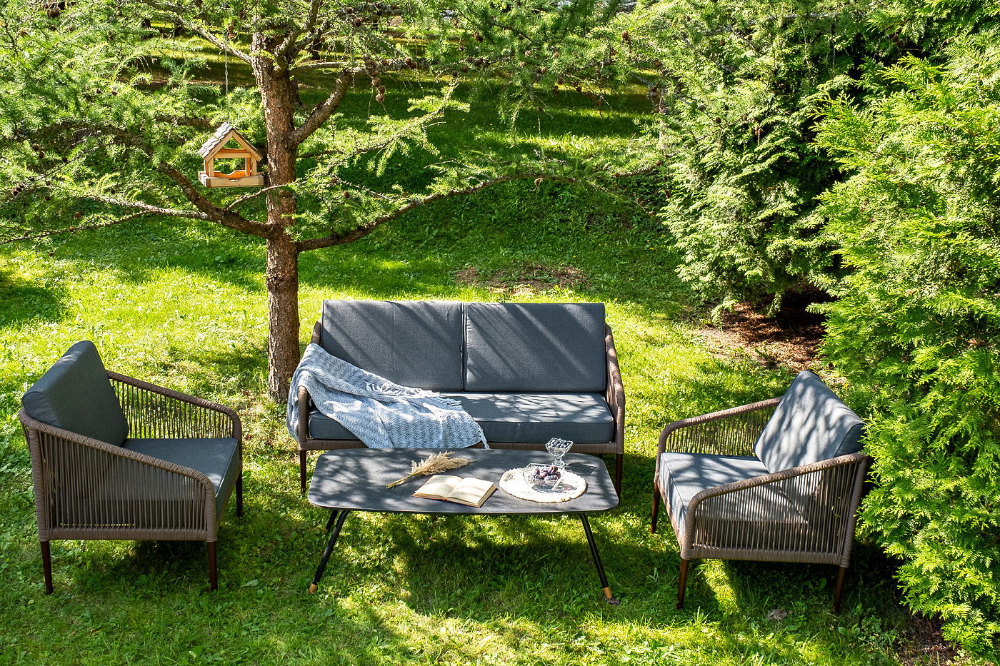 фото "канны" лаунж-зона 4-местная из роупа со столом "верона" (серый гранит), каркас алюминиевый коричневый, роуп коричневый