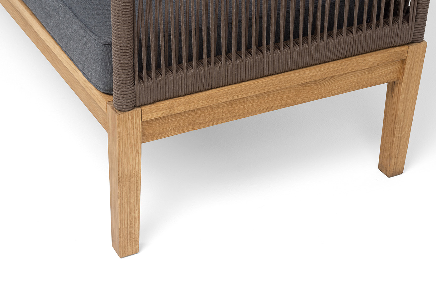 фото "канны" диван 2-местный плетеный из роупа, основание дуб, роуп коричневый круглый, ткань темно-серая 027 new