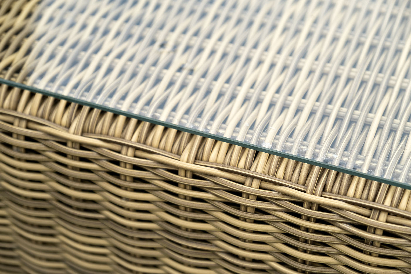 фото "лунго" журнальный столик плетеный, цвет соломенный