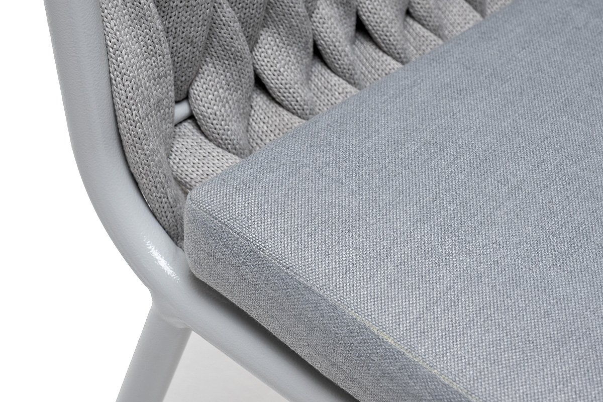 фото "монако" стул плетеный из роупа, каркас алюминий светло-серый (ral7035) муар, роуп светло-серый 40 мм, ткань светло-серая