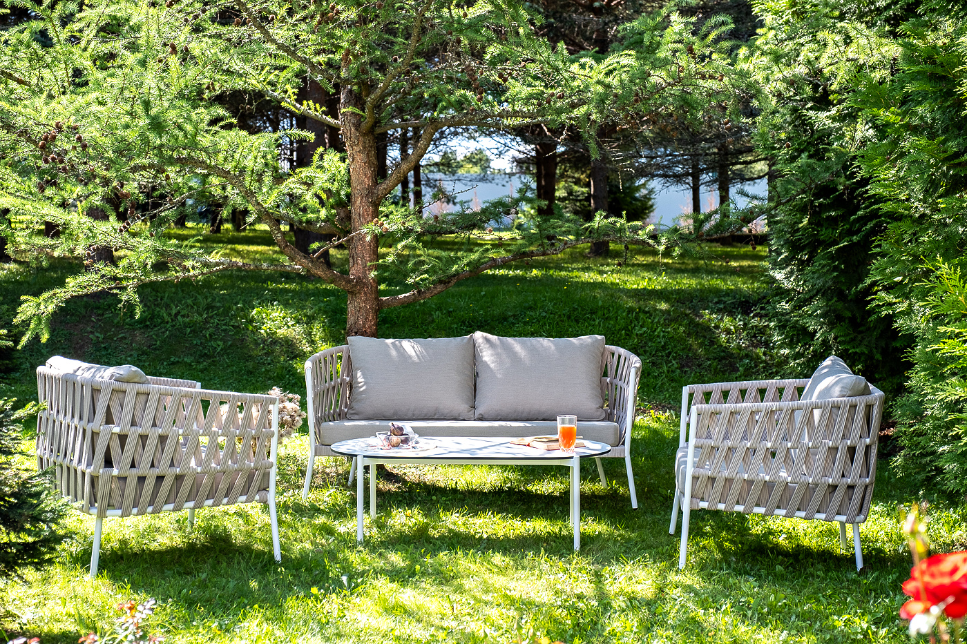 "Диего" лаунж-зона 4-местная плетеная из роупа (веревки), каркас алюминиевый белый, роуп бежевый фото "диего" лаунж-зона 4-местная плетеная из роупа (веревки), каркас алюминиевый белый, роуп бежевый