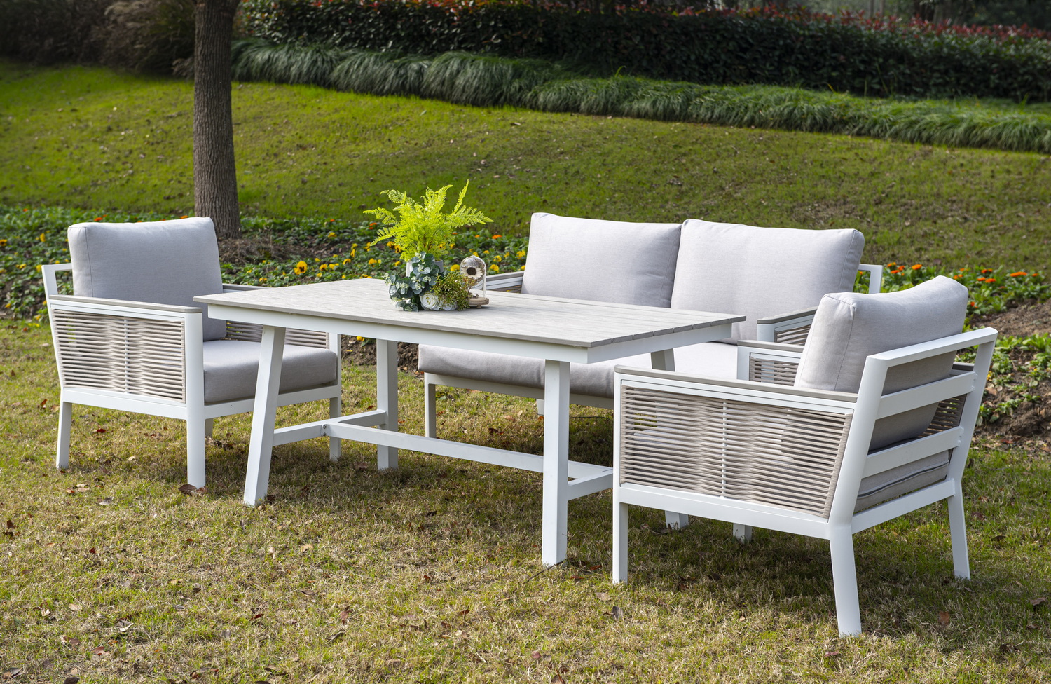 фото "сан ремо" диван 2-местный плетеный из роупа, каркас алюминий белый, роуп бежевый, ткань бежевая