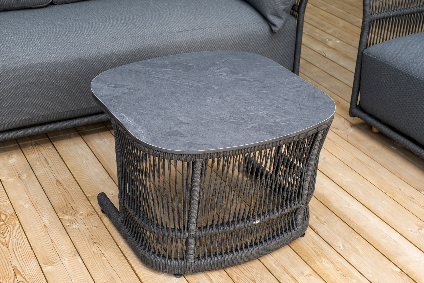 фото "лугано" лаунж-зона 5-местная плетеная из роупа (веревки), каркас алюминиевый темно-серый, роуп темно-серый