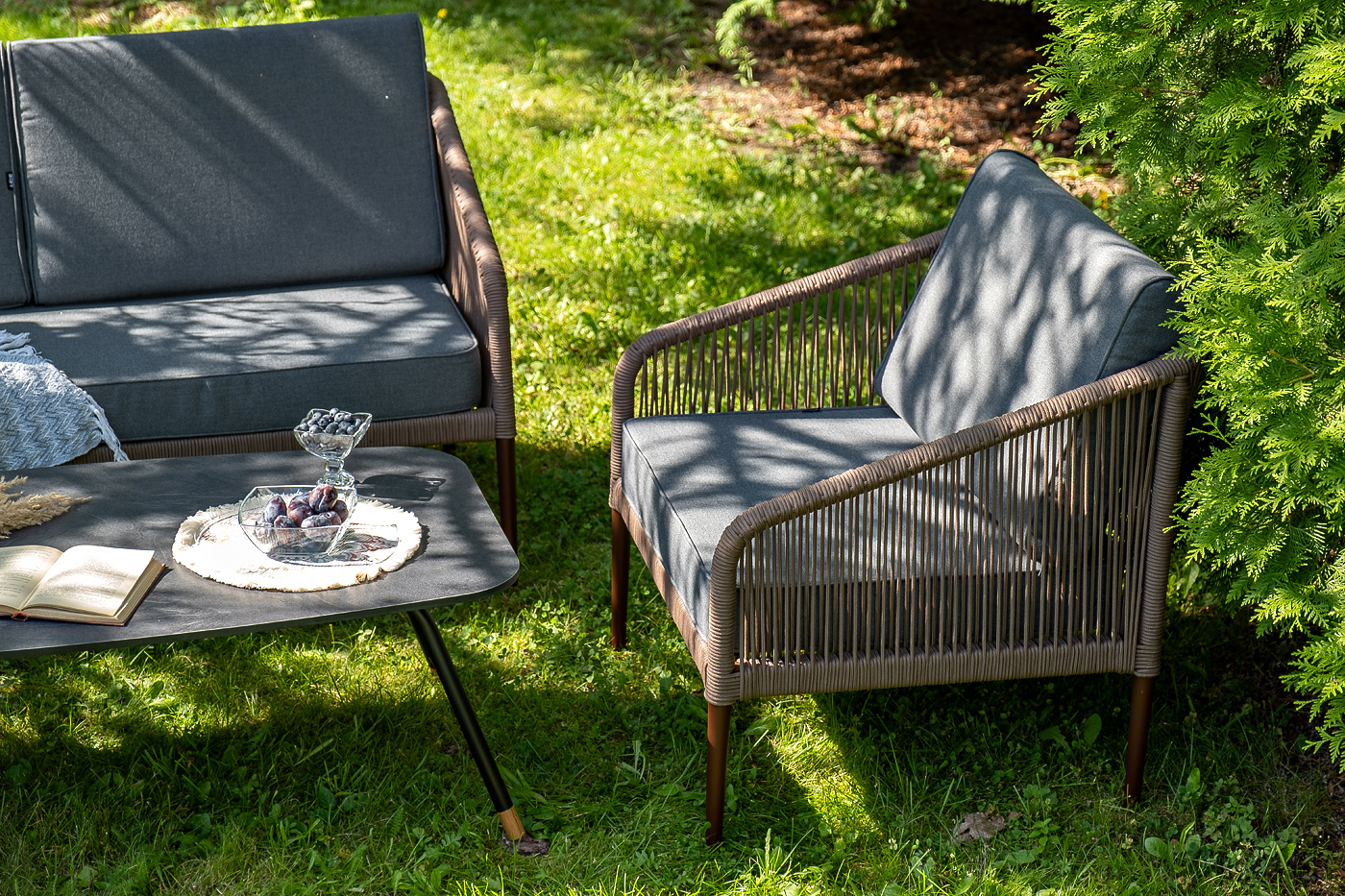 фото "канны" лаунж-зона 4-местная из роупа со столом "верона" (серый гранит), каркас алюминиевый коричневый, роуп коричневый