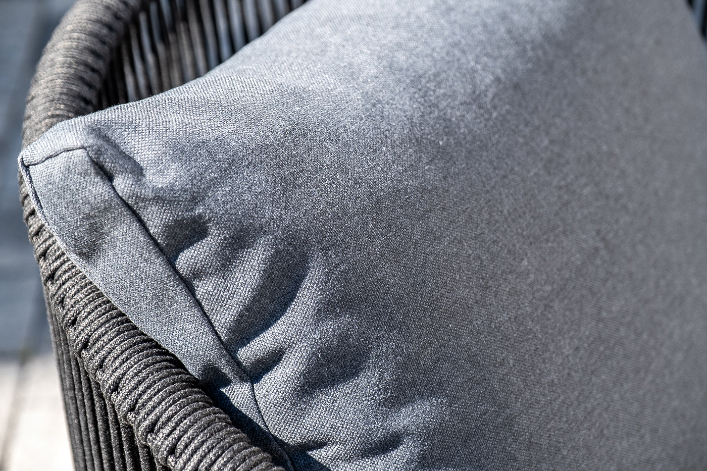 фото "милан" лаунж-зона 4-местная плетеная из роупа (веревки), каркас алюминиевый темно-серый, роуп темно-серый