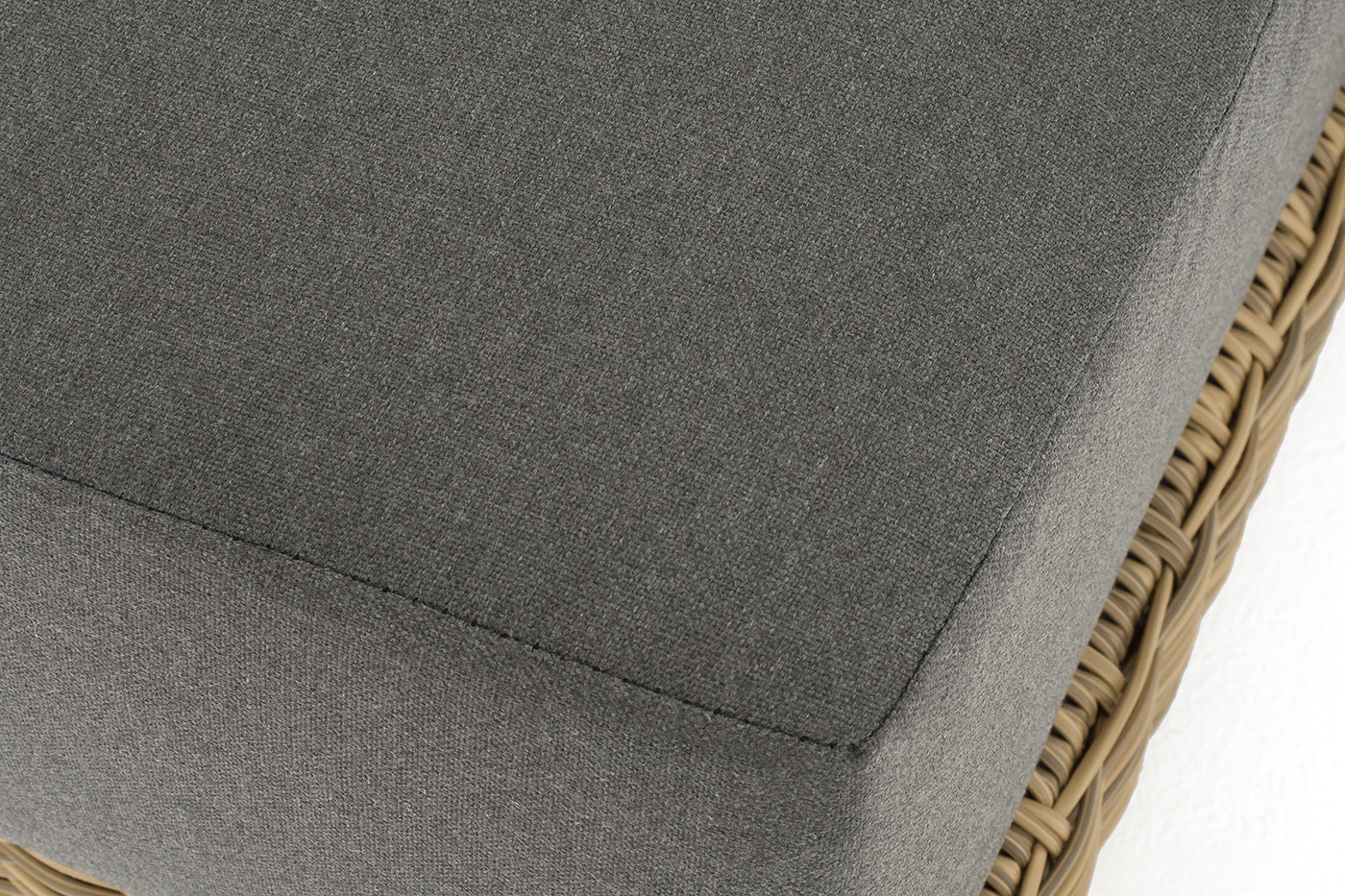 фото "капри" кушетка из искусственного ротанга, цвет соломенный