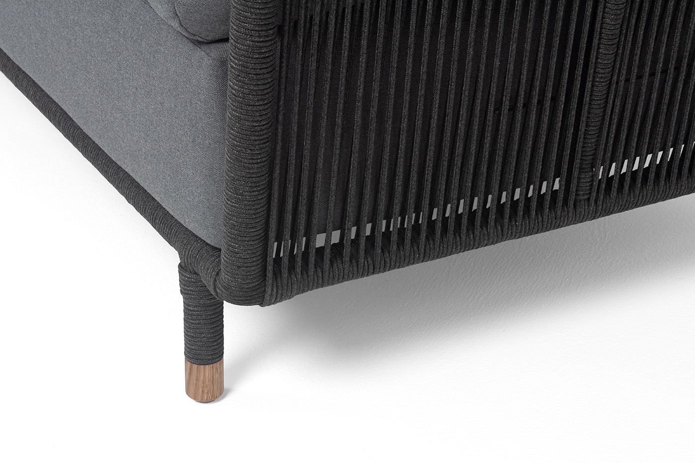 фото "верона" правый-угол модуль плетеный из роупа, каркас алюминий темно-серый (ral7024) муар, роуп темно-серый круглый, ткань темно-серая 027, l220х89