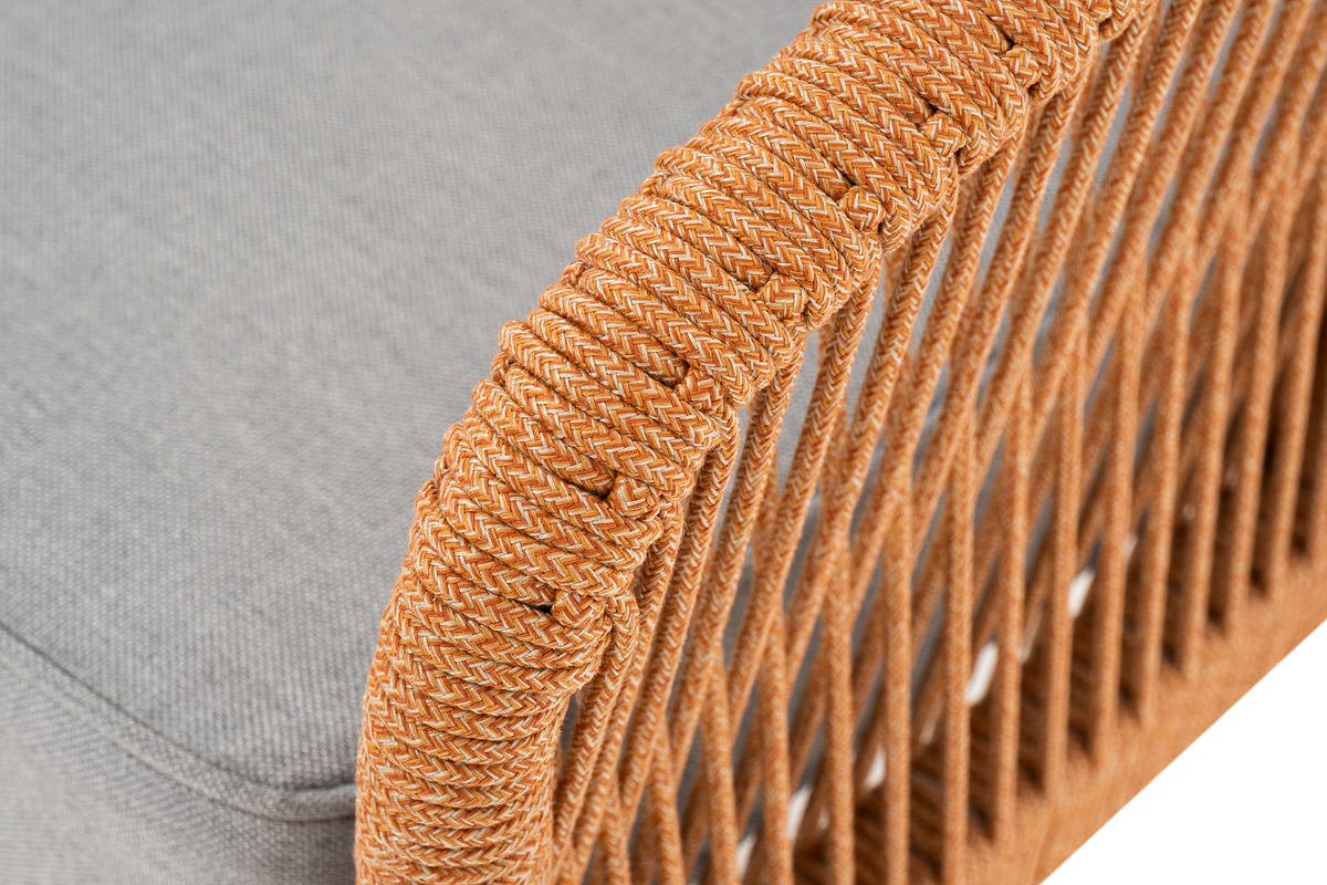 фото "канны" диван 2-местный плетеный из роупа, каркас алюминий светло-серый (ral7035) муар, роуп оранжевый меланж круглый, ткань светло-серая