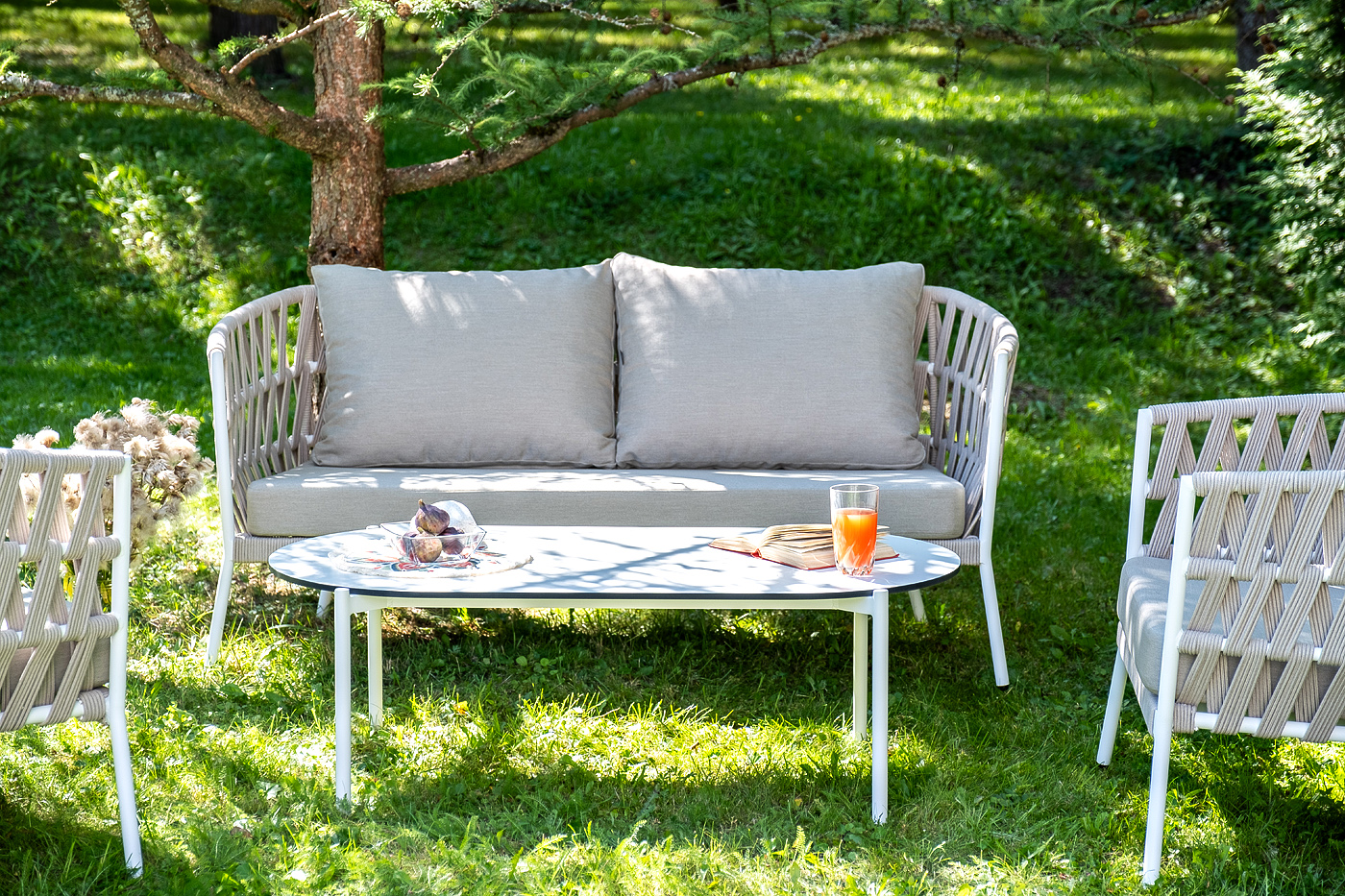 фото "диего" лаунж-зона 4-местная плетеная из роупа (веревки), каркас алюминиевый белый, роуп бежевый