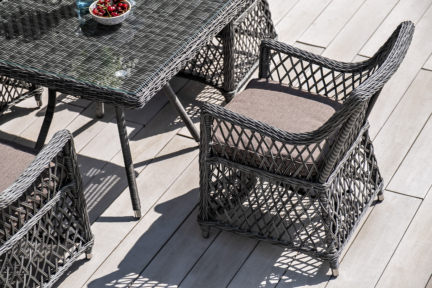 фото "латте" плетеное кресло из искусственного ротанга, цвет графит