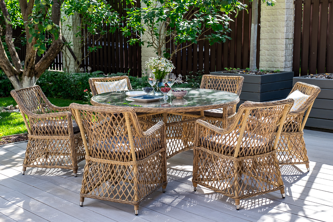 фото "латте" плетеное кресло из искусственного ротанга, цвет соломенный