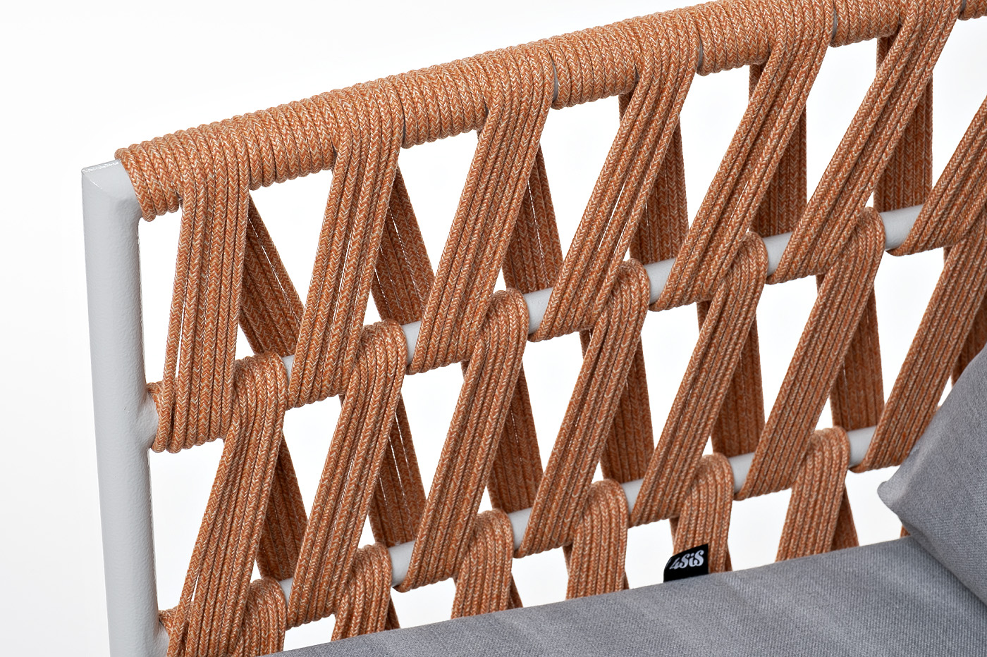 фото "диего" кресло плетеное из роупа, каркас алюминий светло-серый (ral7035) муар, роуп оранжевый меланж круглый, ткань светло-серая