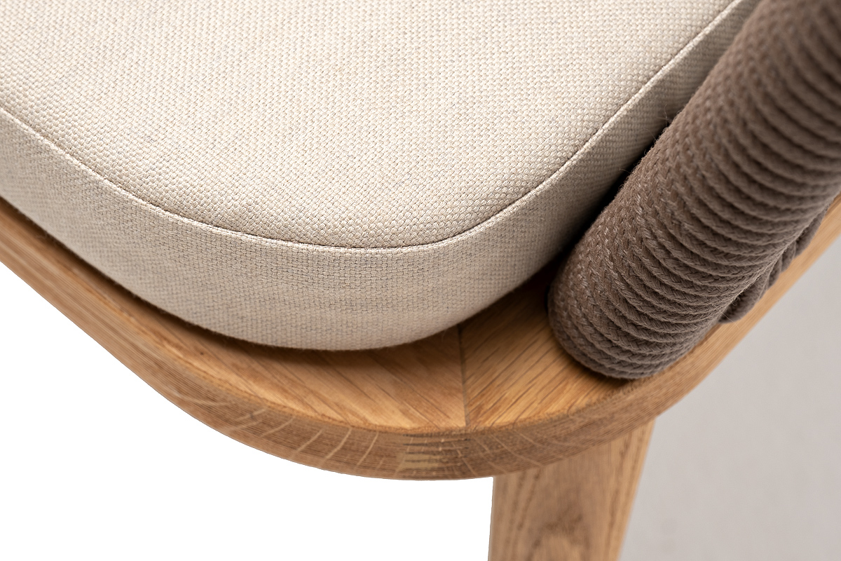 фото "марсель" стул плетеный из роупа, основание дуб, роуп коричневый круглый, ткань бежевая 15052