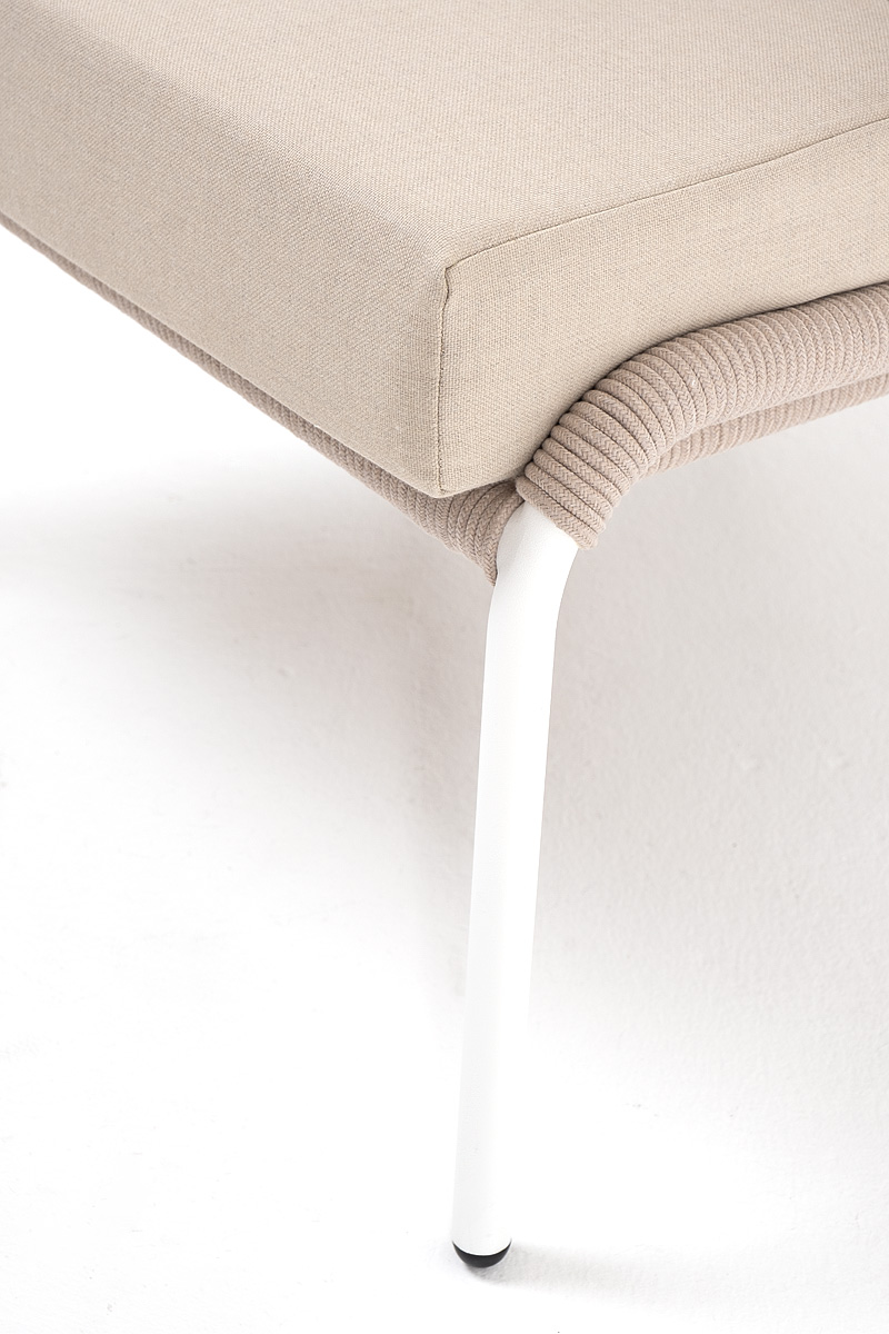 фото "милан" кресло плетеное из роупа, каркас алюминий белый муар, роуп бежевый круглый, ткань бежевая 15052