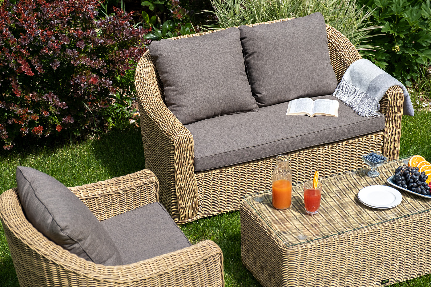 фото "кон панна" лаунж-зона из искусственного ротанга, цвет соломенный