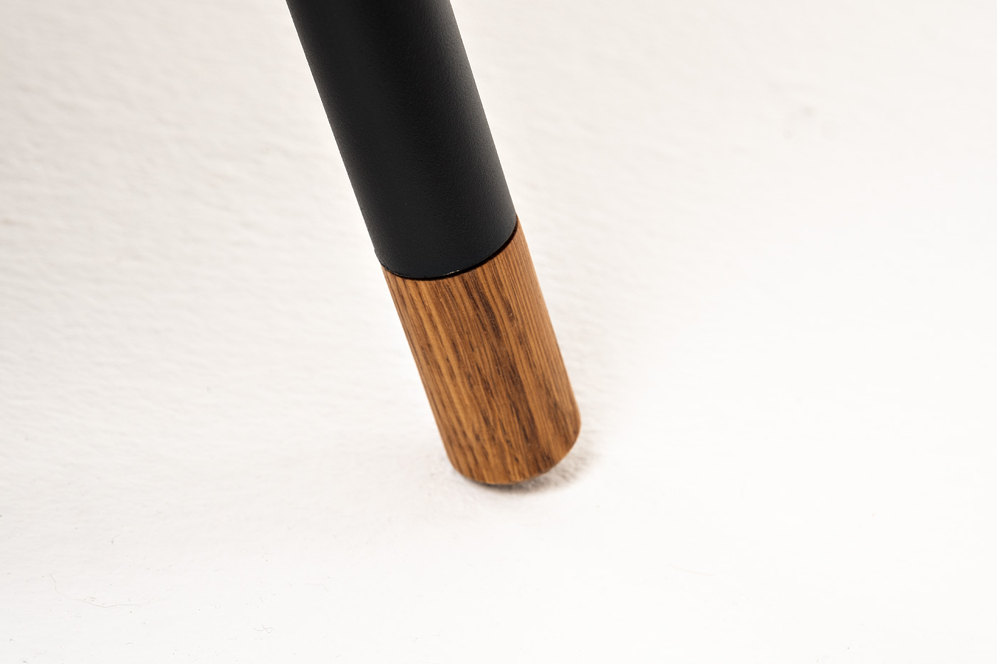 фото "верона" журнальный столик из hpl 70х50, h40, каркас черный муар, цвет столешницы "серый гранит"