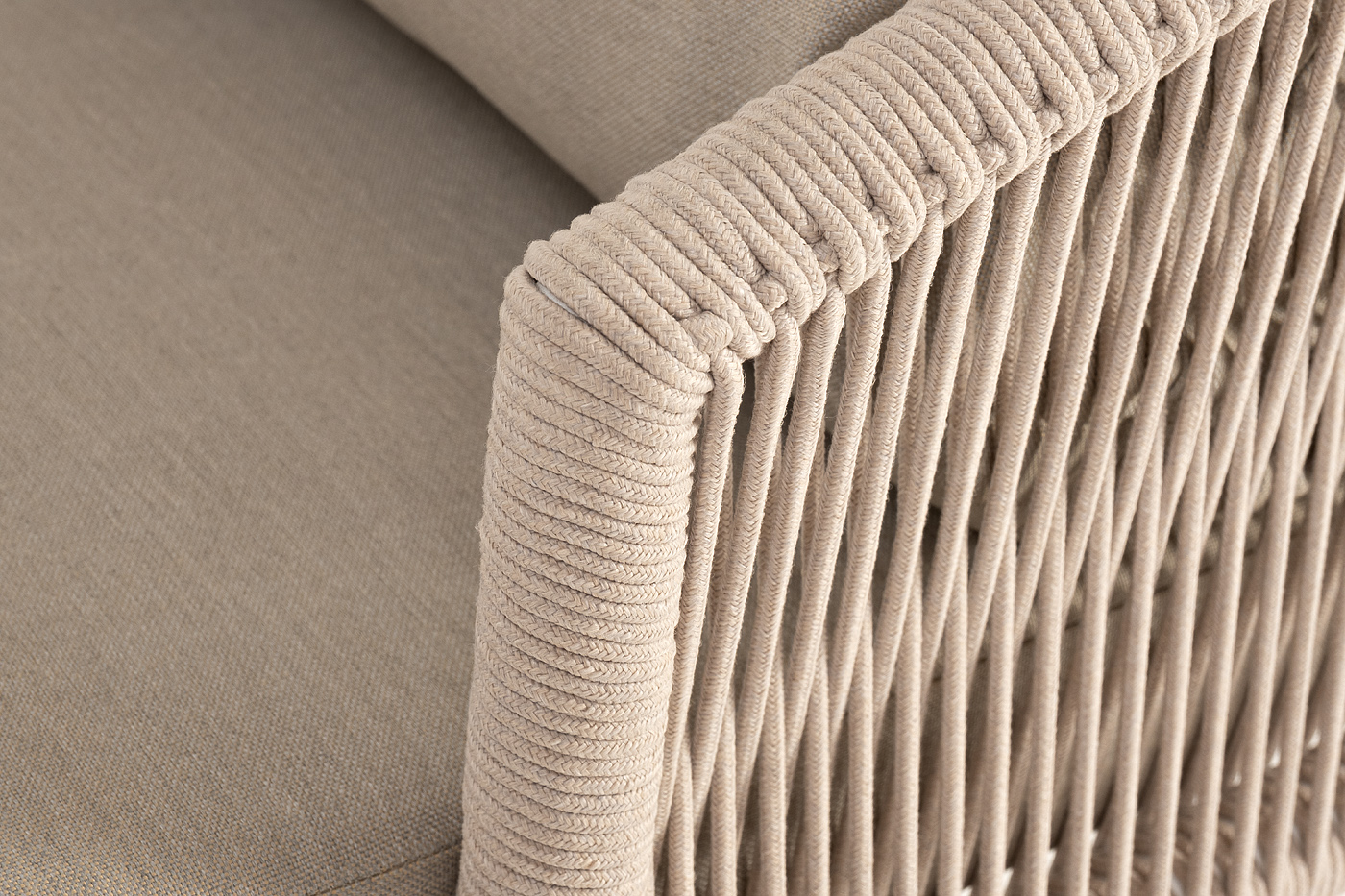 фото "верона" лаунж-зона 5-местная плетеная из роупа (веревки), каркас алюминиевый белый, роуп бежевый